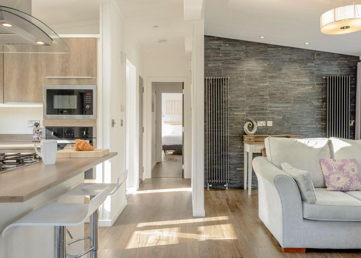 Wootton Bridge  Woodside Bay Lodge Retreat المظهر الخارجي الصورة