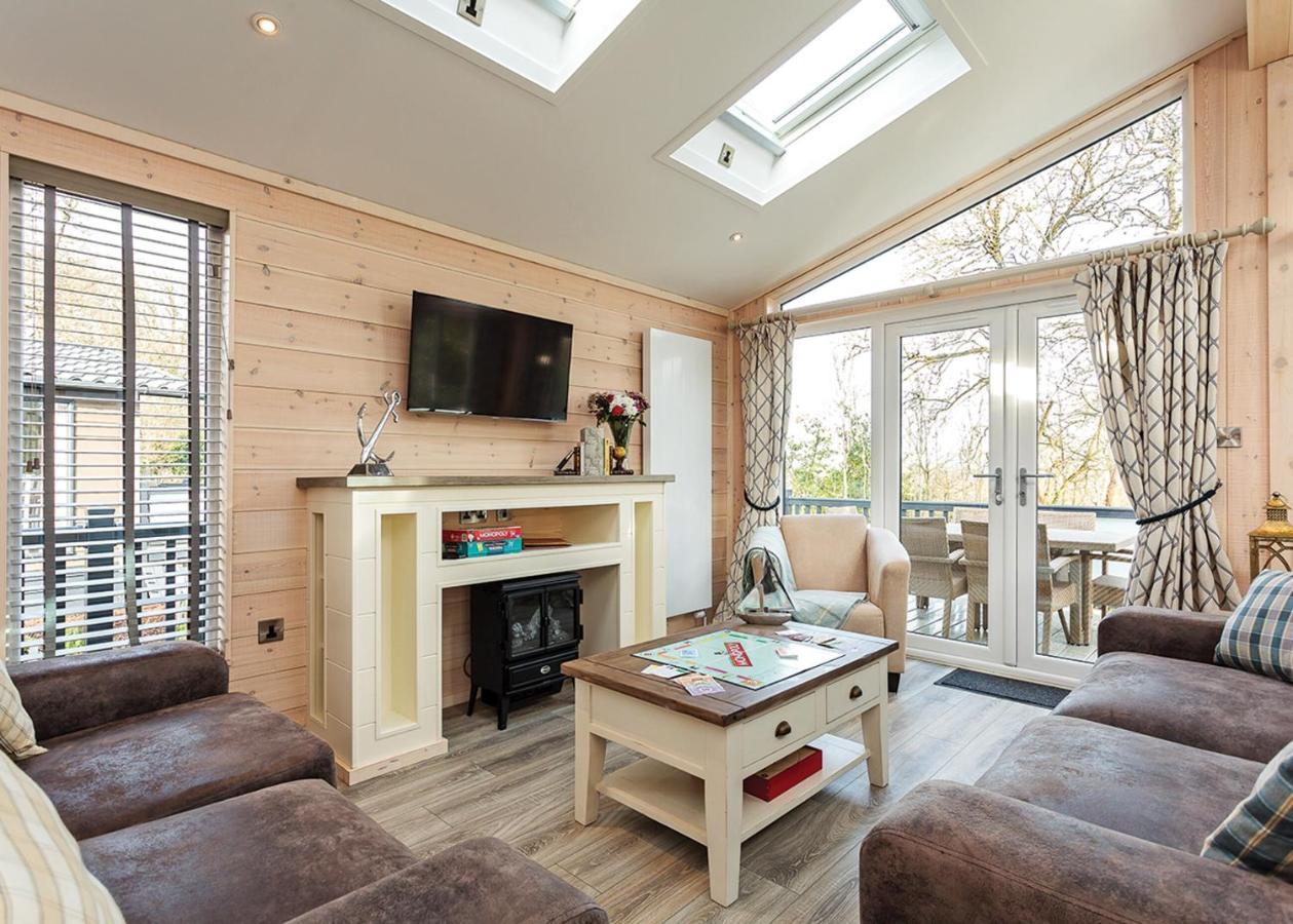 Wootton Bridge  Woodside Bay Lodge Retreat المظهر الخارجي الصورة